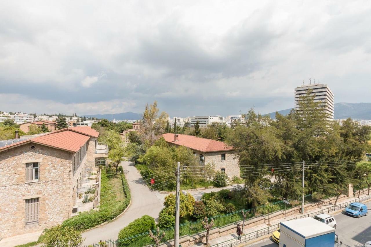 Spacious & Modern Flat In Heart Of Atena Exterior foto