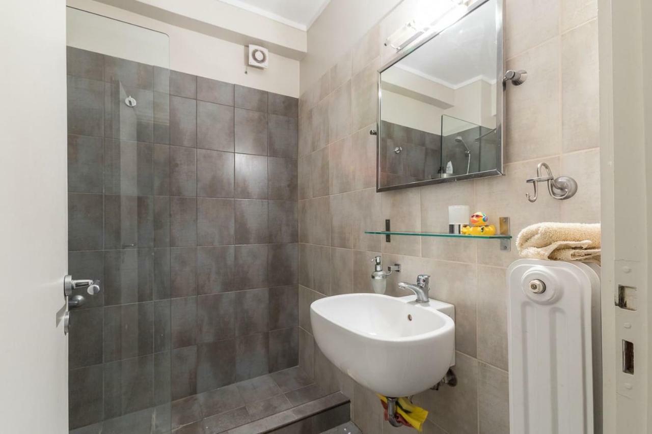 Spacious & Modern Flat In Heart Of Atena Exterior foto